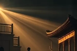 《旧城暖光》封面，老楼道里亮着的一扇磨砂窗
